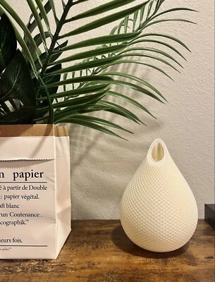 Handmade 3D Printed Vase with Mesh Pattern - Color Can Be Customized - Image 1 of 2