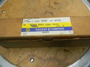 Square D Class 9007 Type B52L Limit Switch - Picture 1 of 4
