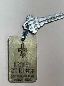 Llavero y llave de motel de habitación Hotel St. Regis Detroit Michigan #612 RARO - Imagen 1 de 3