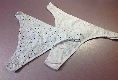 Lote de 2 pares de bragas, tangas para mujer, talla M. rosa y púrpura sobre blanco floral algodón completo Foto 1 de 4