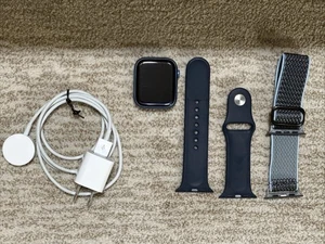 Apple Watch Series 7 (GPS + Cellular) 45 mm boîtier en aluminium bleu - Photo 1 sur 7