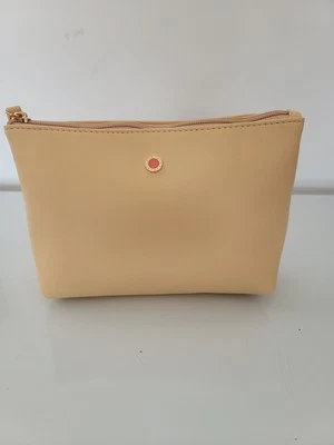 Bolsa cosmética estojo vaidade Bvlgari Emirates com logotipo de marca e zíper - Imagem 1 de 4