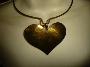 GOLD TONE WRAP AROUND NECK W LARGE HEART AS IS PENDANT NECKLACE #12/1 - Picture 1 of 8