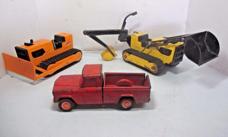 3 Vtg. Metal Tonka Toys - Front Loader Backhoe, Bulldozer, Red Jeep Truck 502030 - Image 1 of 4