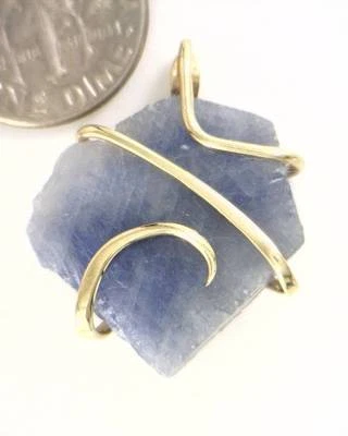 25.08ct Natural Rough Sapphire Crystal Section in 14kt Gold Pendant Wrap - Image 1 of 4