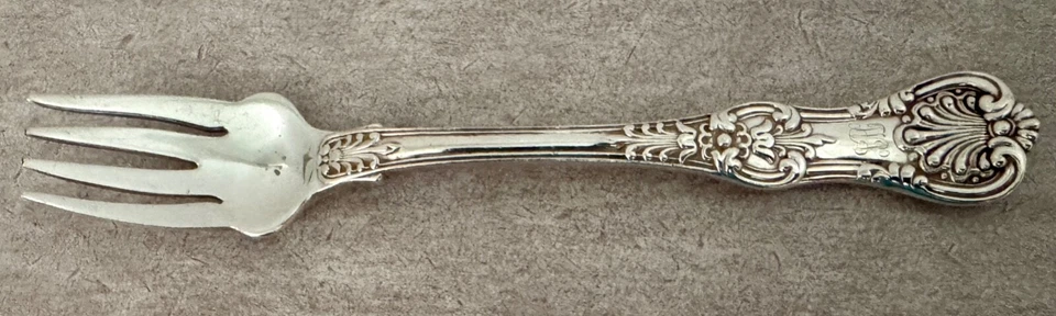 TIFFANY INGLÉS REY ESTERLINA 6 1/2" INDIVIDUAL ESTILO ANTIGUO ONDULADO 4 TINTADOS TENEDOR DE PECES Foto 1 de 4