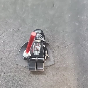 Lego Star Wars DARTH VADER Minifigure LIGHT UP LIGHTSABER SW0117 - Picture 1 of 3
