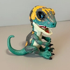 Modellino giocattolo dinosauro vintage Safari Schleich Jurassic Park Raptor T-Rex Climber - Foto 1 di 3