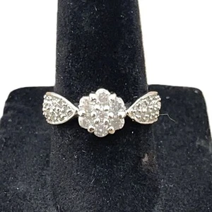 Anello in argento realizzato con zirconi a grappolo stile fiore misura 6,5 fidanzamento matrimonio - Foto 1 di 15