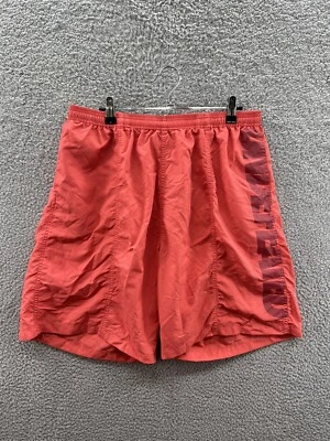 Pantalones cortos rojos con logotipo lateral de nailon invicto para hombre talla XL Foto 1 de 4