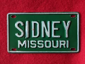 Vtg 1960s Green Aluminum License Plate SIDNEY Missouri GIRL Name Bike Scooter - Imagen 1 de 2