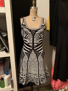 Stunning $595 Diane von Furstenberg Black White Form Fit Dress Size M ! - Picture 1 of 6