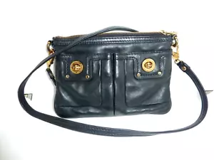 Marc by Marc Jacobs Umhängetasche schwarz Leder Drehverschluss Reißverschluss Riemen - Bild 1 von 9