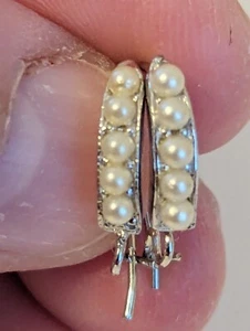 Pendientes colgantes pequeños de perlas de imitación tono plata Appx .25" - Imagen 1 de 5