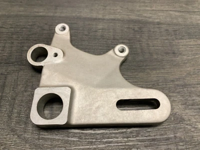 Пластина кронштейна держатель суппорта заднего тормоза Ducati 695 620 800 1000 Monster от оригинального производителя - Изображение 1 из 4