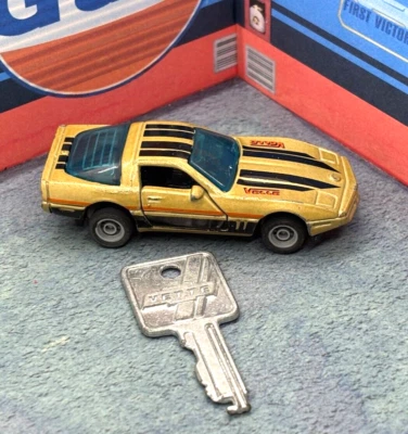 KidCo Lock-Ups Vette Key Car escala 1:64 Foto 1 de 3