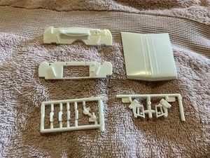 Modellteile im Maßstab 1 25 64 Belvedere Haube, Scharniere, nur mehr - Bild 1 von 7