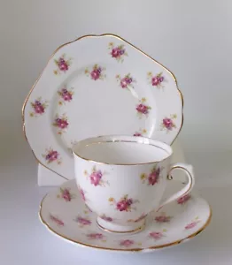 STANLEY BONE CHINA VINTAGE ROSEBUD TEA TRIO - GOOD CONDITION - Foto 1 di 2