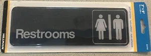 Insegna Hillman RESTROOMS 3” x 9” - Foto 1 di 2
