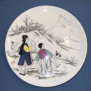 Hand Painted Chin Heung 12”Charger,Korea, Men & Boys Flying Kites Rare Vintage - Picture 1 of 8