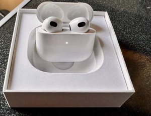 Apple AirPods 3rd Gen w/ MagSafe Case - Used, 100% Working With Original box - Photo 1 sur 4