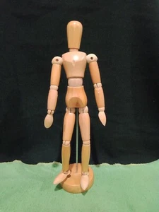 Modelo completo a escala de artista de madera. Totalmente flexible. (H: 23cm, W:6cm). - Imagen 1 de 8