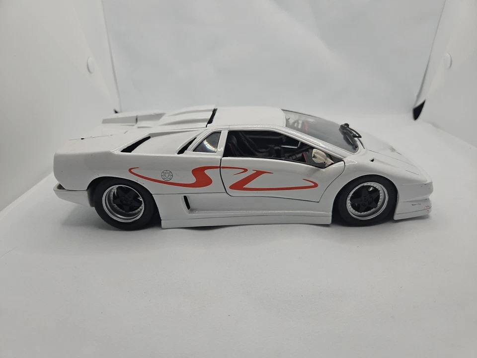 Maisto Die-cast 1:18 Lamborghini Diablo S V White pre owned #BXH - Image 1 of 4