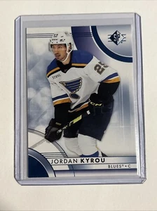 2023-24 UD SP Hockey Authentic Blue 60 Jordan Kyrou Blues - Bild 1 von 2