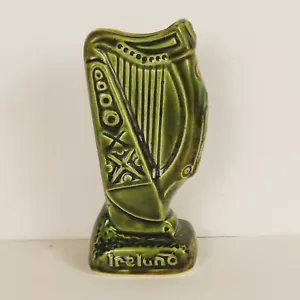 Vintage Green Glazed Ireland Ceramic Harp Vase Marked Made In Ireland - Picture 1 of 8