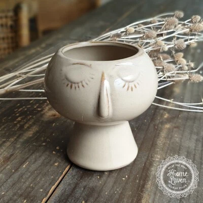 B-Ware Topf Blumentopf Übertopf Gesicht Prägung beige klein Skandi Madam Stoltz - Bild 1 von 4