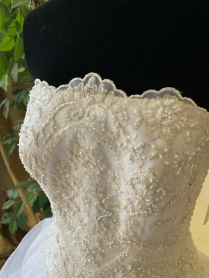 Vestido de novia sin tirantes Oleg Cassini David's talla 4 Foto 1 de 4