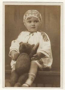 ADORABLE BRIGHT EYED LITTLE GIRL AND HER TEDDY BEAR IN SARAJEVO, YUGOSLAVIA - Picture 1 of 2