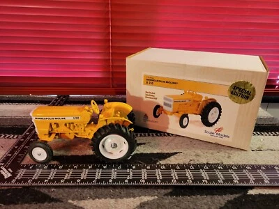 Réplica de tractor diecast Minneapolis Moline G 350 1/16 por modelos a escala  Foto 1 de 4