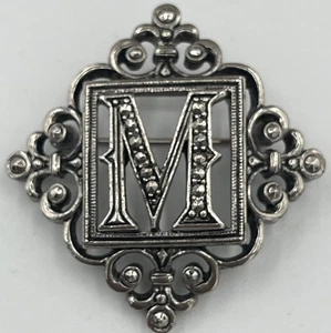 Vintage Initiale "M" Monogramm silberfarbene Brosche Anstecknadel 1,5" - Bild 1 von 3