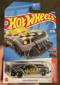 ๐ฅ New Hot Wheels 2005 Ford Mustang Racing Variation HW Spoiler Alert 2022 - Picture 1 of 4