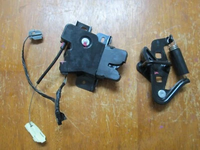 Ford Mustang 2010 2014 cupé maletero trasero pestillo bloqueo actuador con pegador OEM Foto 1 de 4