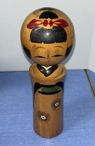 Antique Japanese Kokeshi Doll Wooden Green Paint Daisies Signed And Stamped 9.5” - Picture 1 of 7