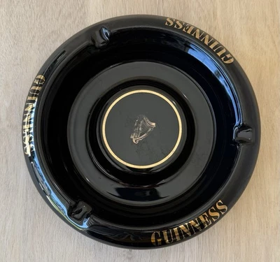 Cenicero redondo de cerámica Guinness Stout Wade PDM negro dorado vintage 8,5" Foto 1 de 4