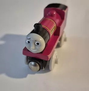 Thomas der Zug Rheneas Panzer Lok Holzeisenbahn Freunde rot weiß - Bild 1 von 4