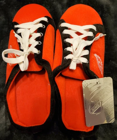 NHL Detroit Red Wings Slippers by Forever Collectibles Size Large Cover
