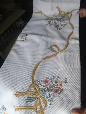 Colcha NUEVA bordada a MANO - Imagen 1 de 4