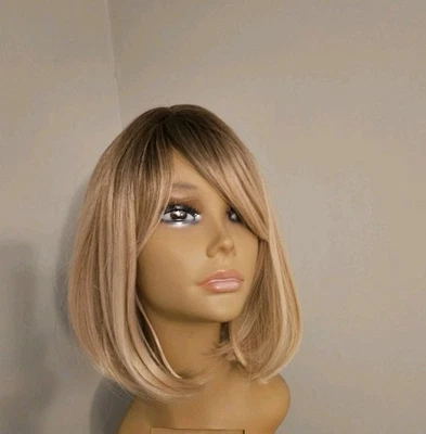 Peluca en capas cabello corto mezclado rubio reflejos flequillo  Foto 1 de 4