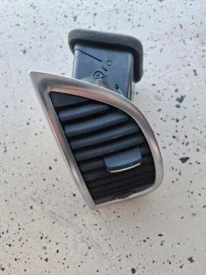07-15 2007-2015  Audi Q7 Left  Driver Side Dashboard AC A/c Air Vent   OEM - Image 1 of 4