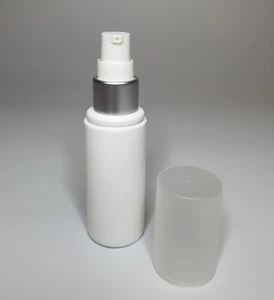 50 ml weiße HDPE-Kunststoffflaschen mit mattem Silber Serumpumpe *BELIEBIGE MENGE* - Bild 1 von 2
