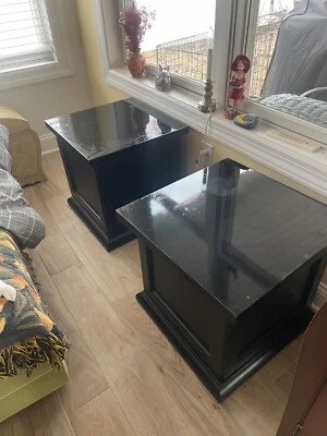 Cerámica, granero en cubos, mesas auxiliares mesas auxiliares Foto 1 de 3