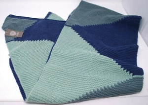 Nuevo VINCE CAMUTO Medieval Azul Verde Bloque de Color Acrílico Tejido Ángulo Bufanda 76x13 - Imagen 1 de 4