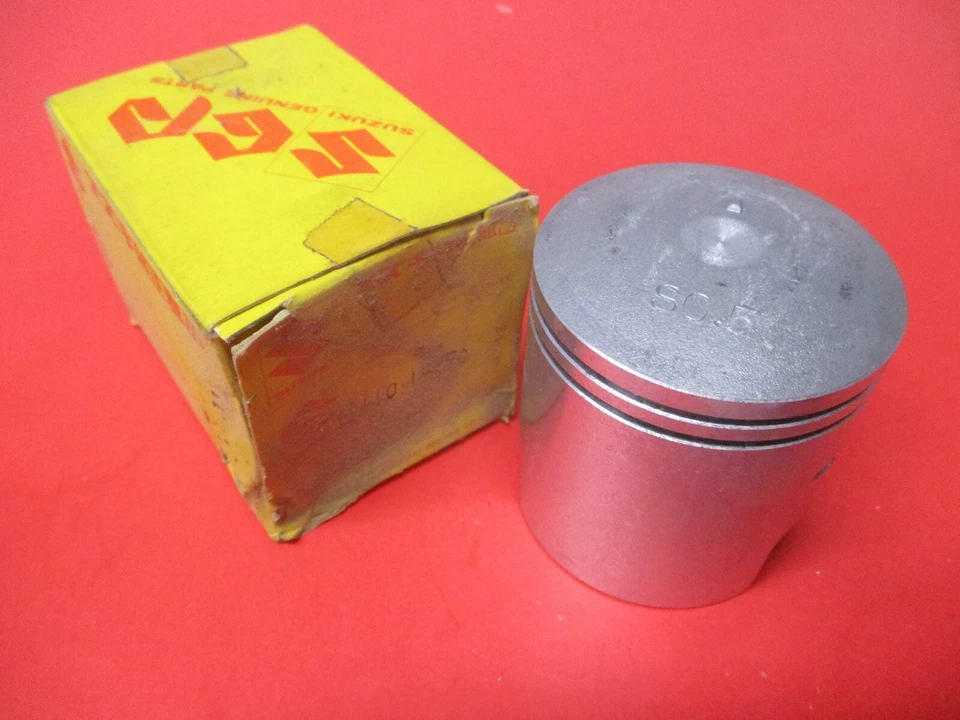 NOS OEM NEW ORIGINAL SUZUKI PISTON 1969-1972 T350 12110-18770 - Image 1 of 1