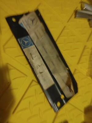 NOS Mercedes W123 PARTE 1238680212 Foto 1 de 4