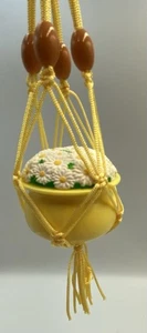 Juego de baño American Girl Doll Julie Groovy repuesto macramé colgador y planta - Imagen 1 de 3