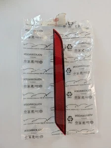 NEW - Genuine Seat Leon Cupra Rear Bumper Reflector RIGHT 5FE945105A - Picture 1 of 5